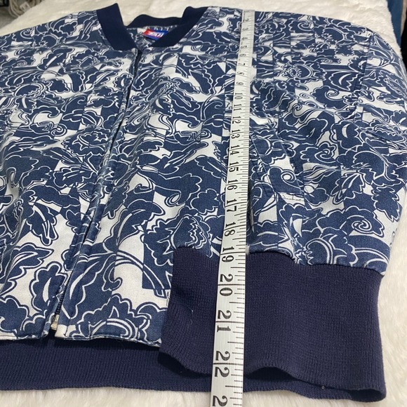 VTG TAIL Women's Lightweight Blue & White Floral Full Zip Bomber Jacket‎ Small - Picture 4 of 10